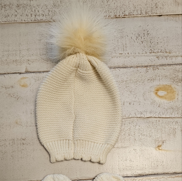 Baby Winter Warm Hat with  Pom Pom & Matching Mittens - Picture 2 of 7